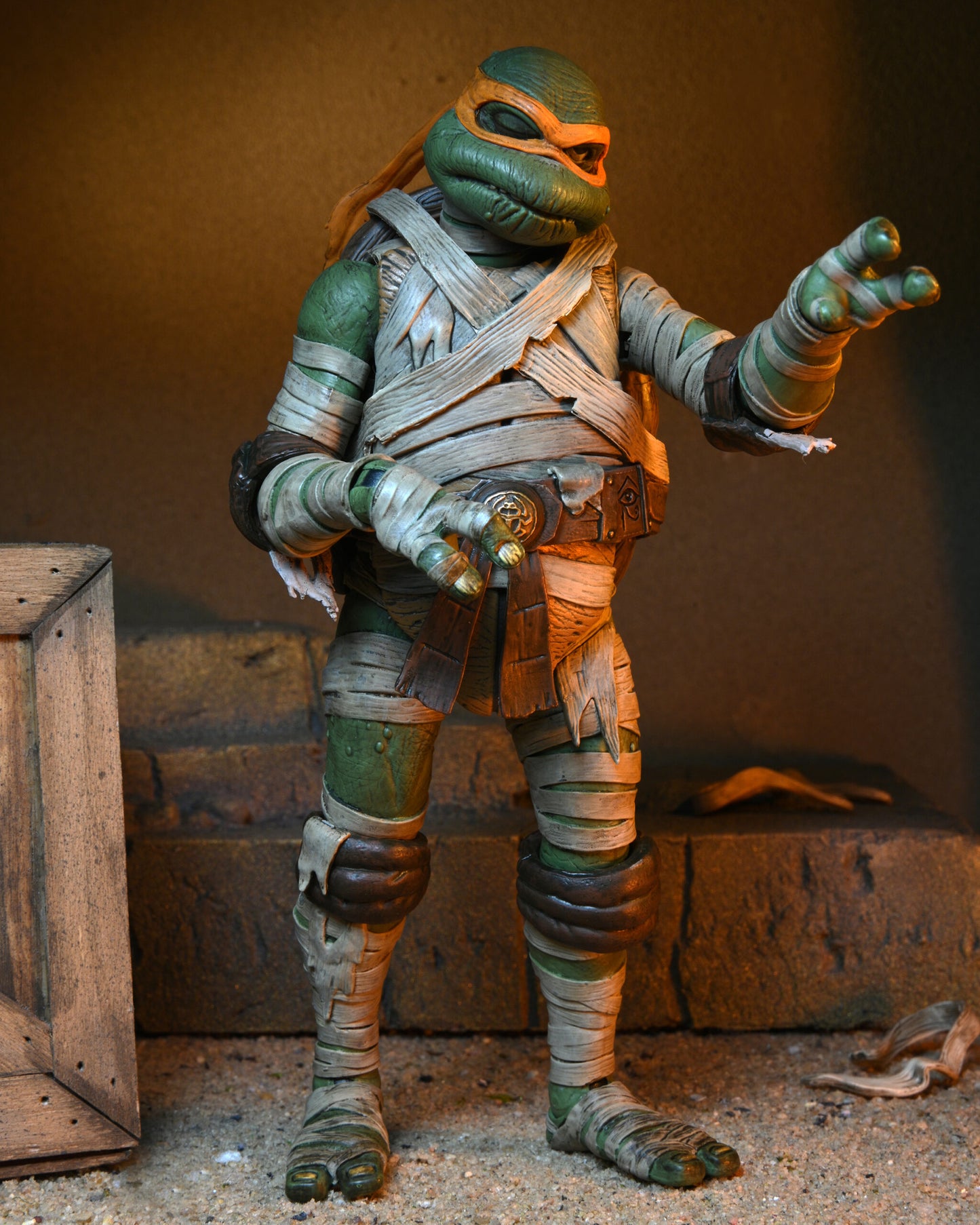 Universal Monsters x Teenage Mutant Ninja Turtles – 7” Scale Action Figure – Ultimate Michelangelo as The Mummy (NECA)